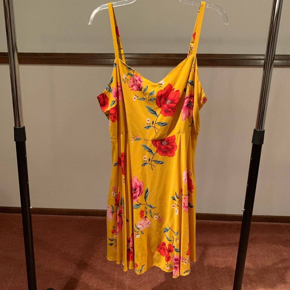 🔹 OLD NAVY Fit & Flare Cami Dress, Yellow Floral